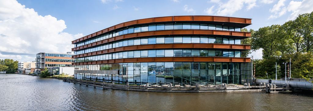 Kantoorlocatie ScoreStory aan het water in Amsterdam